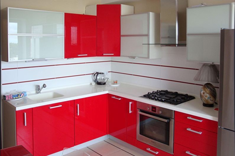 Красная кухня 6 кв.м. - дизайн интерьера