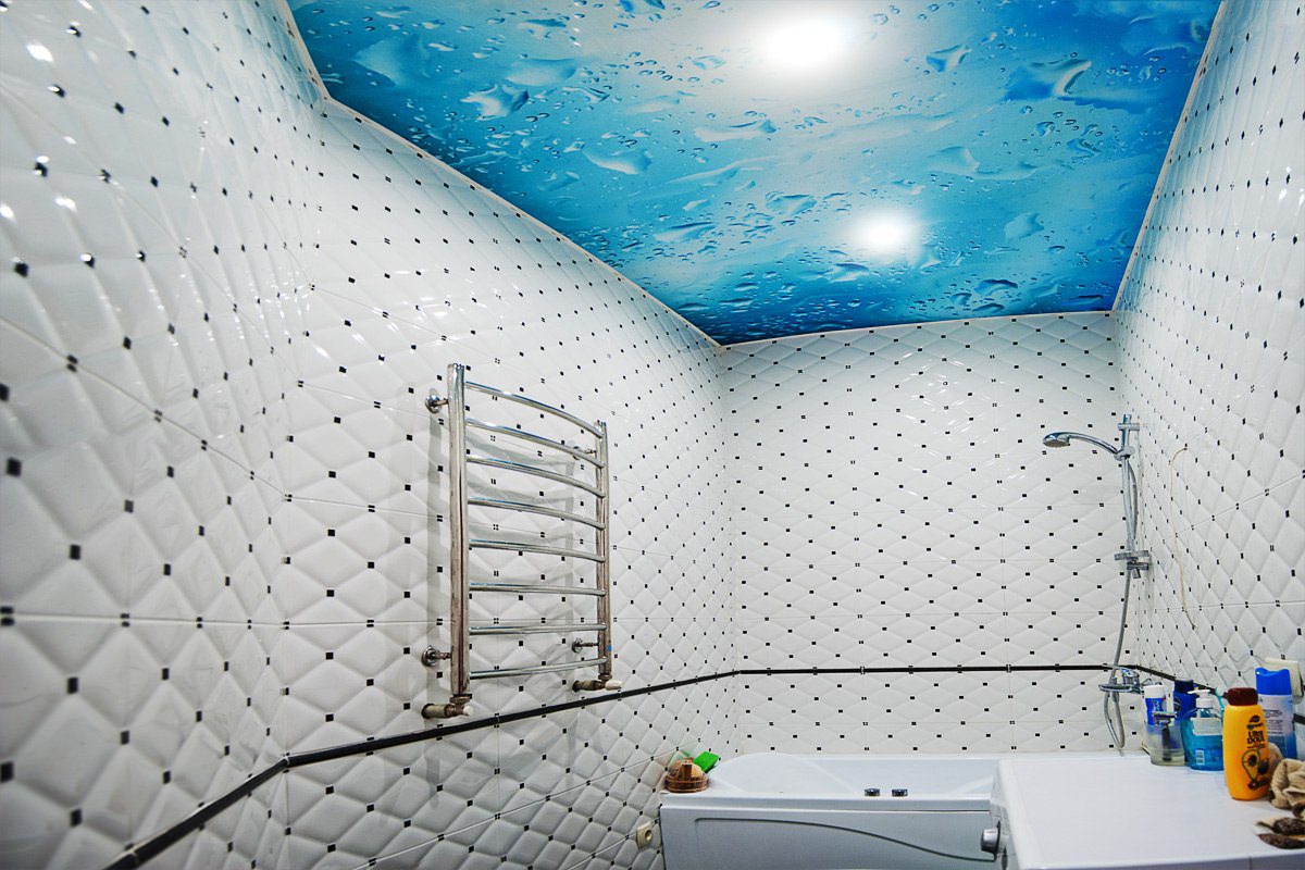 Как самостоятельно установить натяжной потолок в ванной? Фото и видео