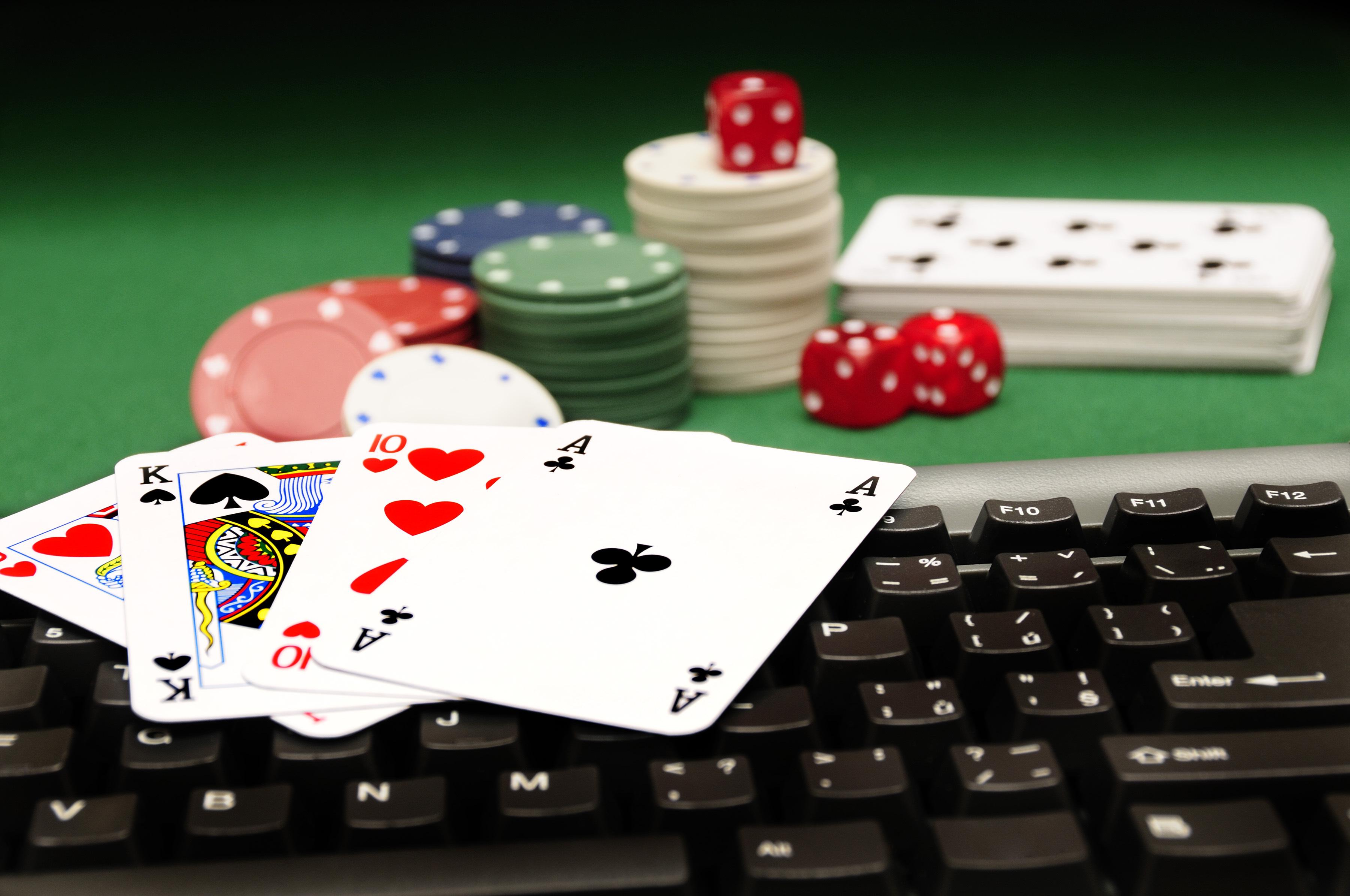 Демо покер: преимущества и недостатки бесплатной игры